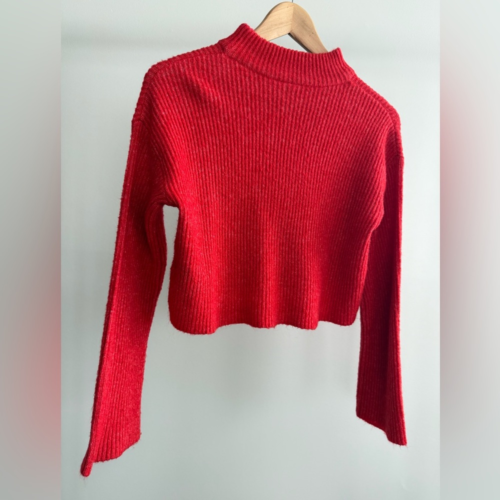 Divided Cropped Knit - Picture 4 of 8